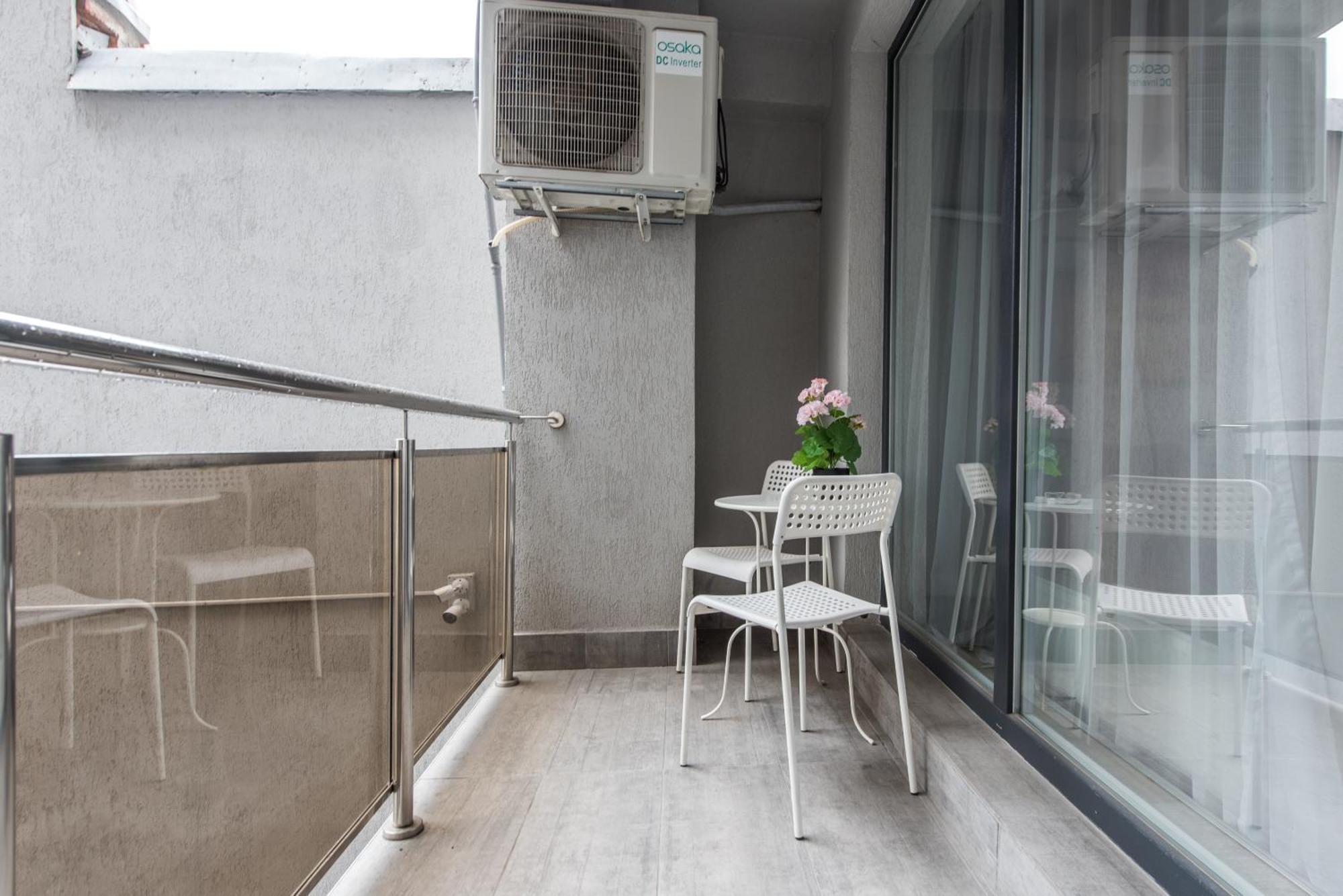 Bucharest Central Apartments - Shabbat Friendly Bagian luar foto